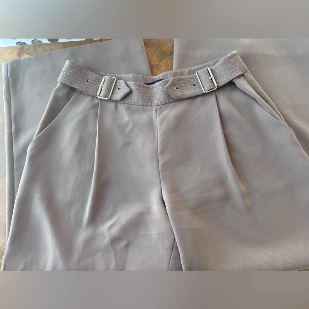 Womens White House Black Market sz 8 reg Beige crop dress pants EUC